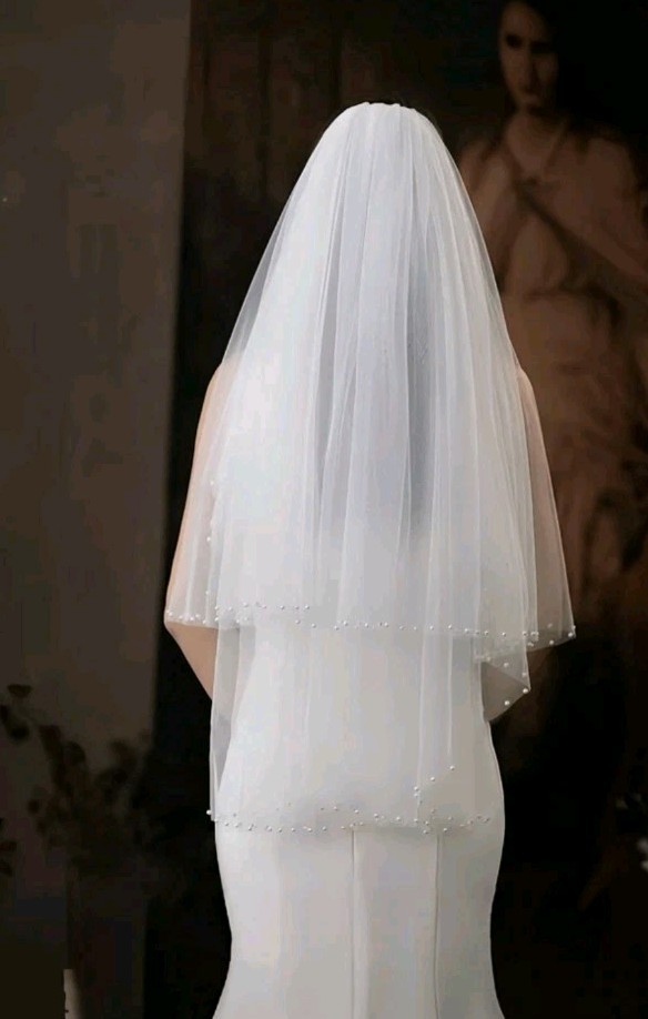 Pearl Edge Wedding Veil 2 Tier Beaded Bridal Veils Fingertip Length White Veil