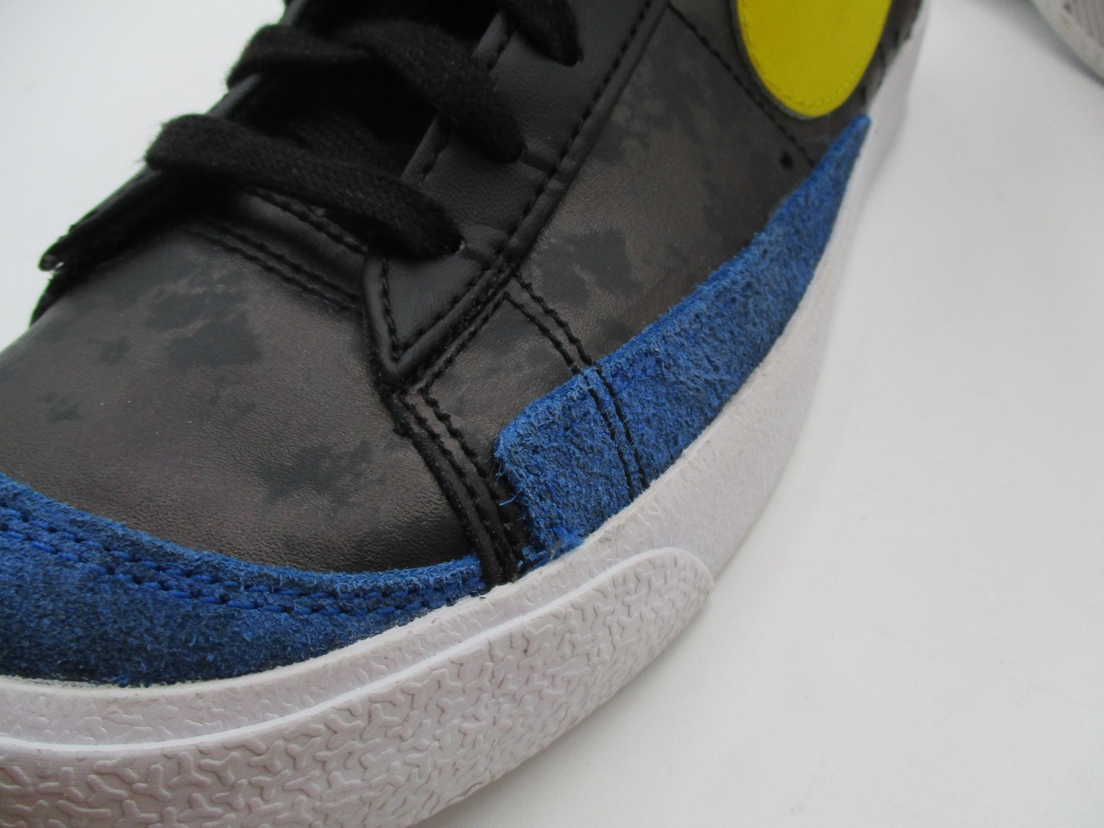 Nike Blazer Mid ’77 Peace Love Basketball Shoes Mens 8.5 Black DC1414-001 (1U6)