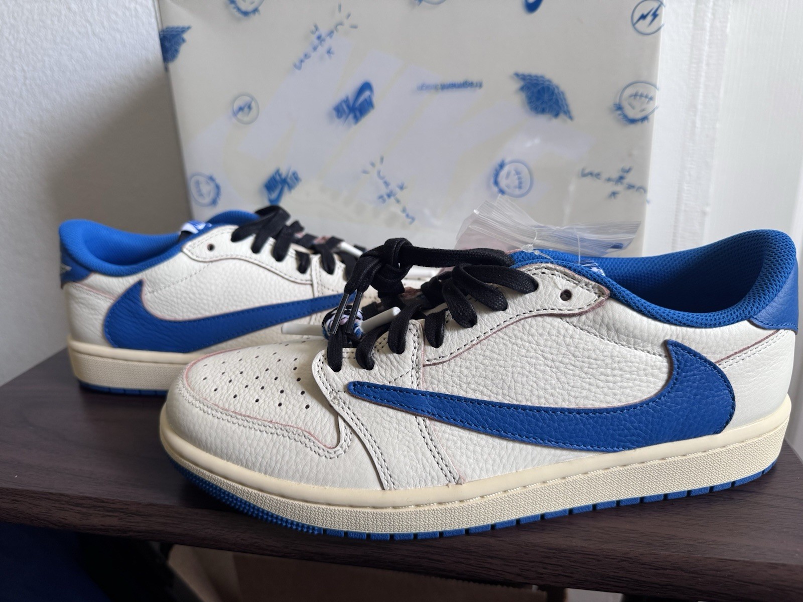 Size 9.5 – Fragment Design x Travis Scott x Air Jordan 1 Retro OG SP Low Sail…