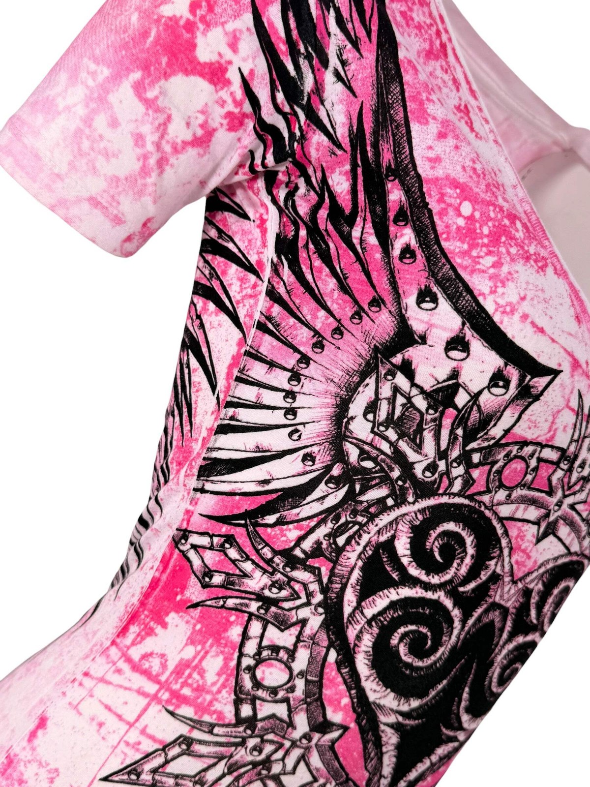 Xtreme Couture by Affliction Women’s T-shirt Dealer