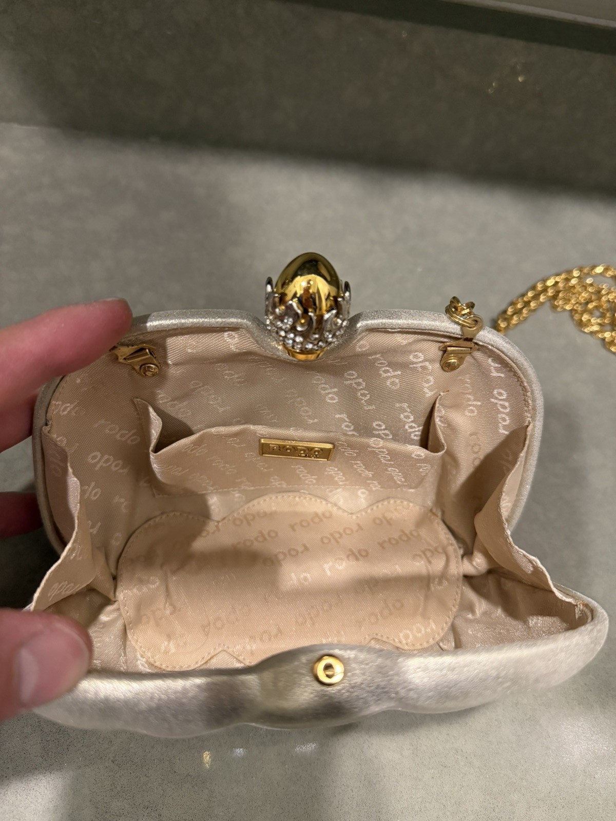 ESTATE RODO ITALY HARD SHELL SILVER WITH GOLD CHAIN BAG W RHINESTONE CLASP