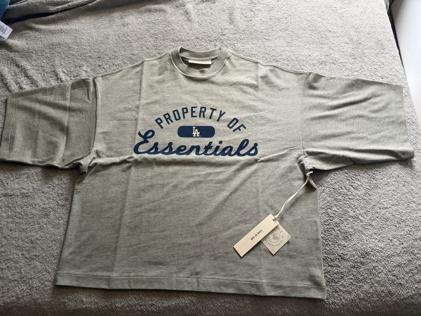 Fear of God Essentials Men’s Gray Los Angeles Dodgers Logo Tee Crew Neck M