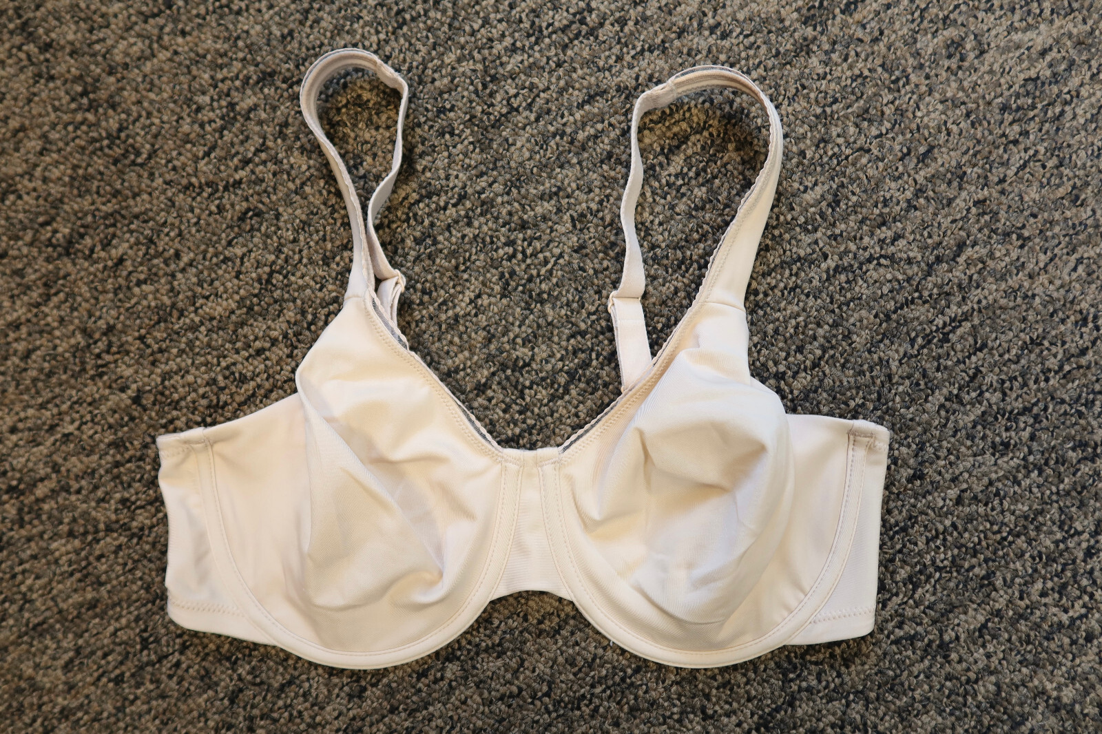 New Wacoal High Standards Underwire Bra – Size 38D – Sand – # 855352