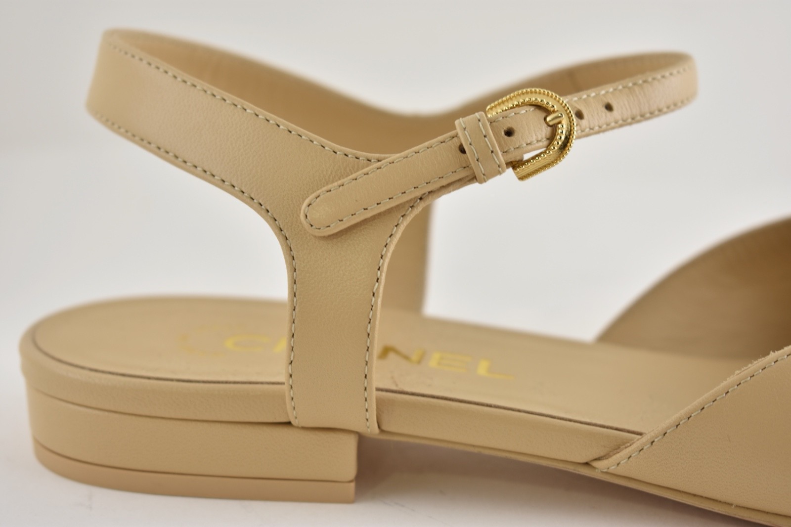 Chanel 25P Beige Black Gold CC Slingback Ankle Strap Ballerina Ballet Flat 40.5