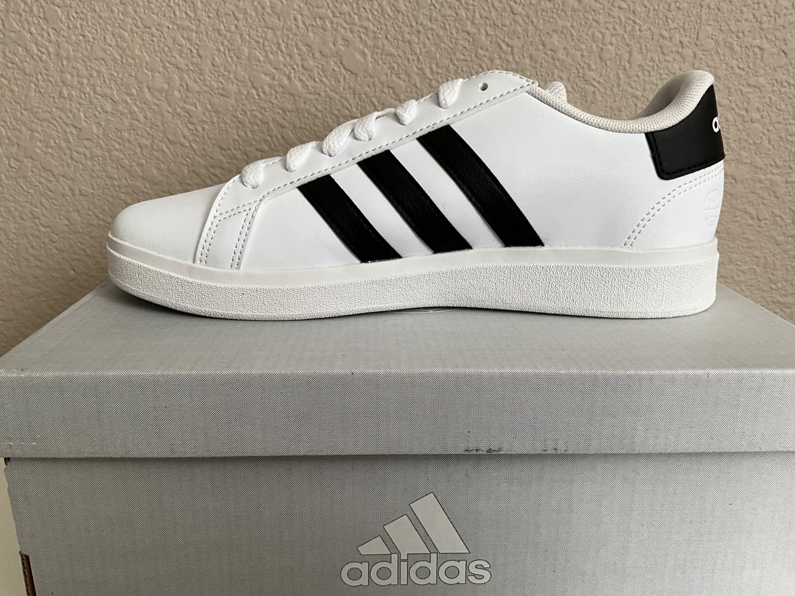 Adidas Sneaker Grand Court 2.0K size 6 kids/womens 7 1/2