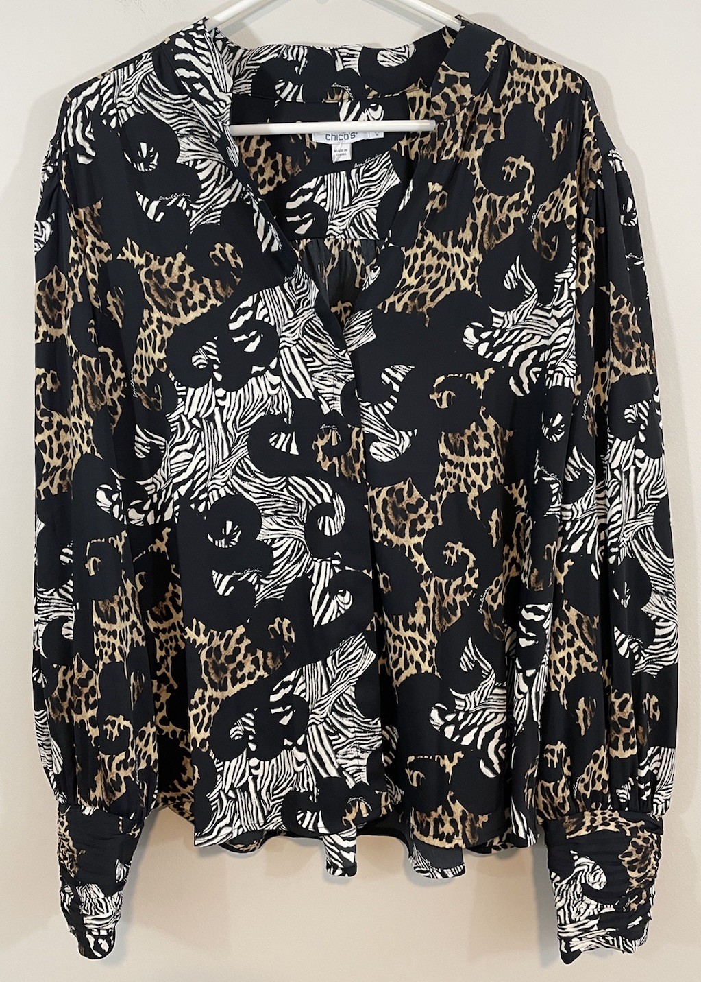 Chico’s Sz 3.5 womens 18 XL top Blouse cheetah Zebra vneck button ruched cuff
