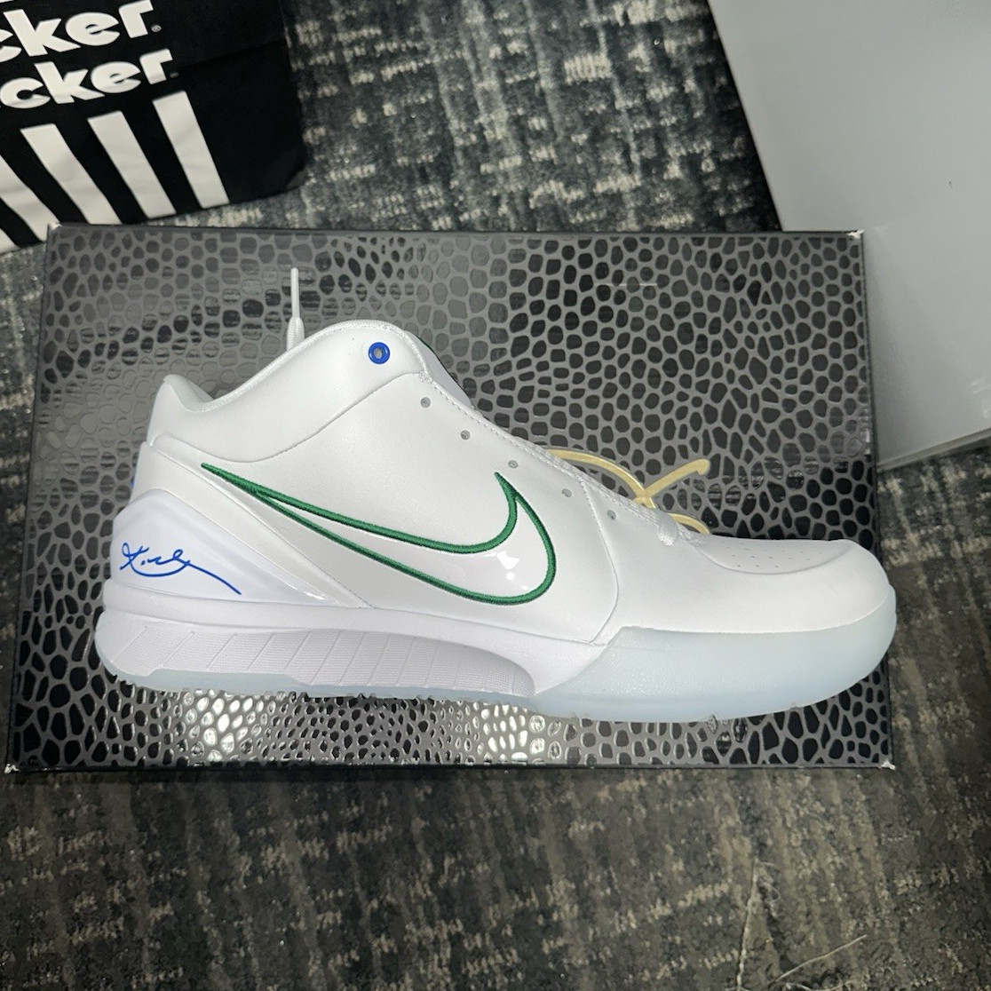 Nike Kobe 4 Protro Draft Pack Minnesota Timerwolves Size 11.5