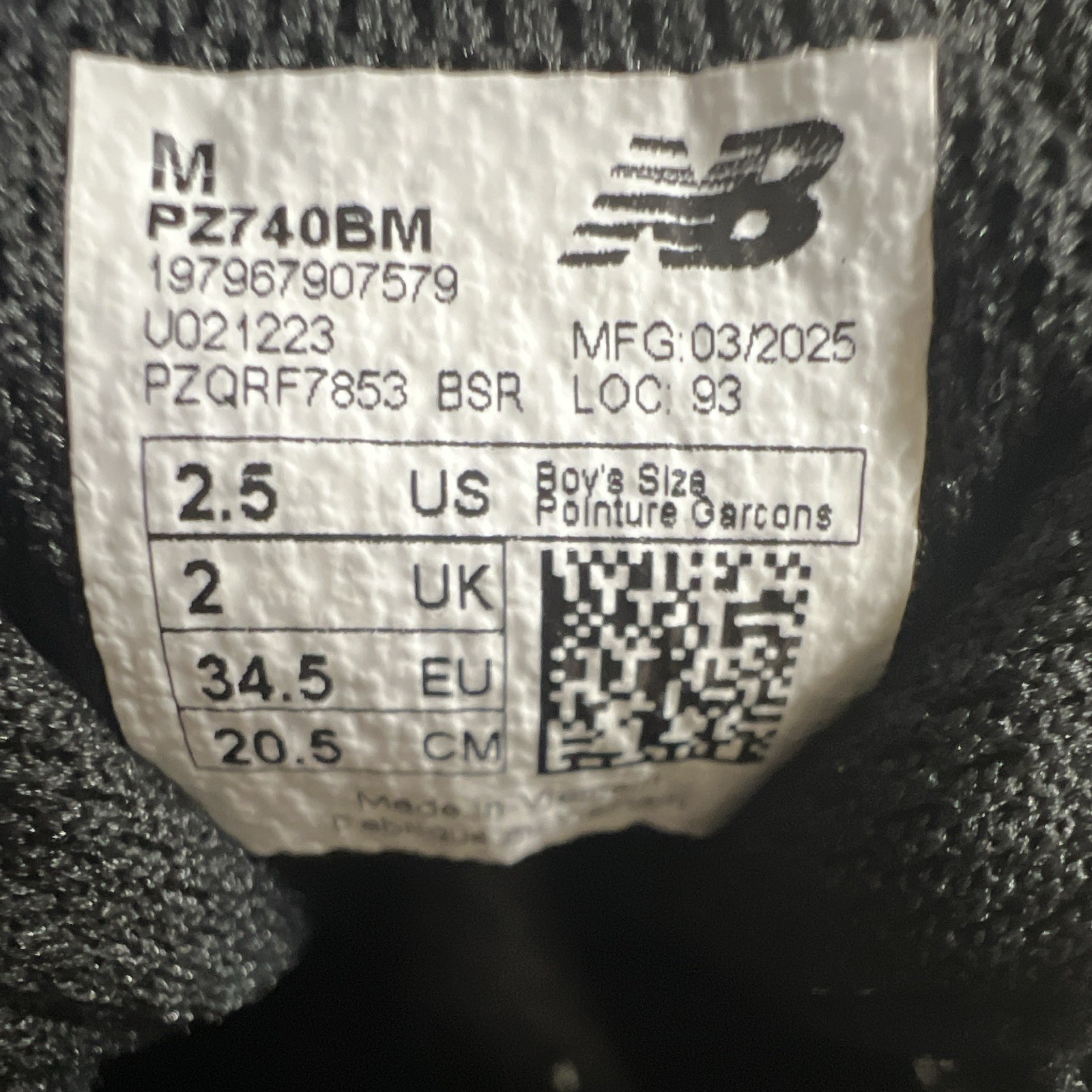 New Balance 740 Boys Athletic Sneaker Black Gray Low Top Lace-Up US 2.5