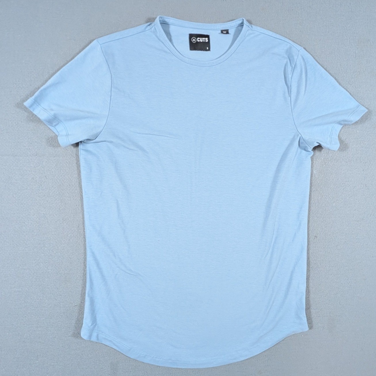Cuts Curved Hem T Shirt Mens Small Light Blue Short Sleeve Crew Neck