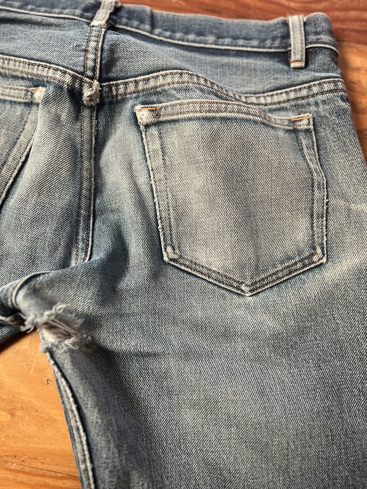 A.P.C. Men’s Straight Fit Medium Wash Blue Denim Jeans Distressed Size 30