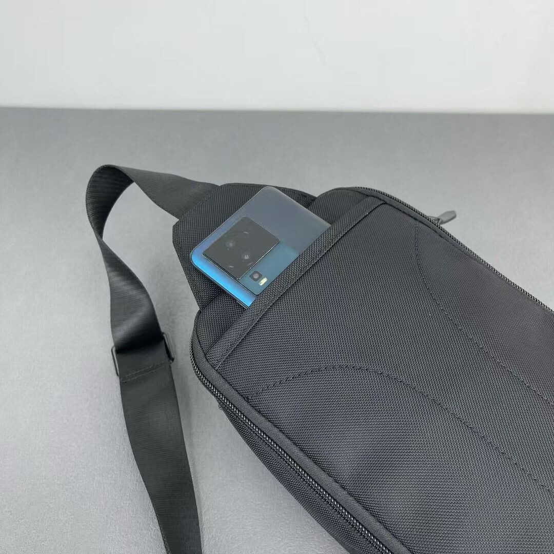 NEW TUMI Alpha Compact Sling One Shoulder Bag Popular Black outlet 26303214
