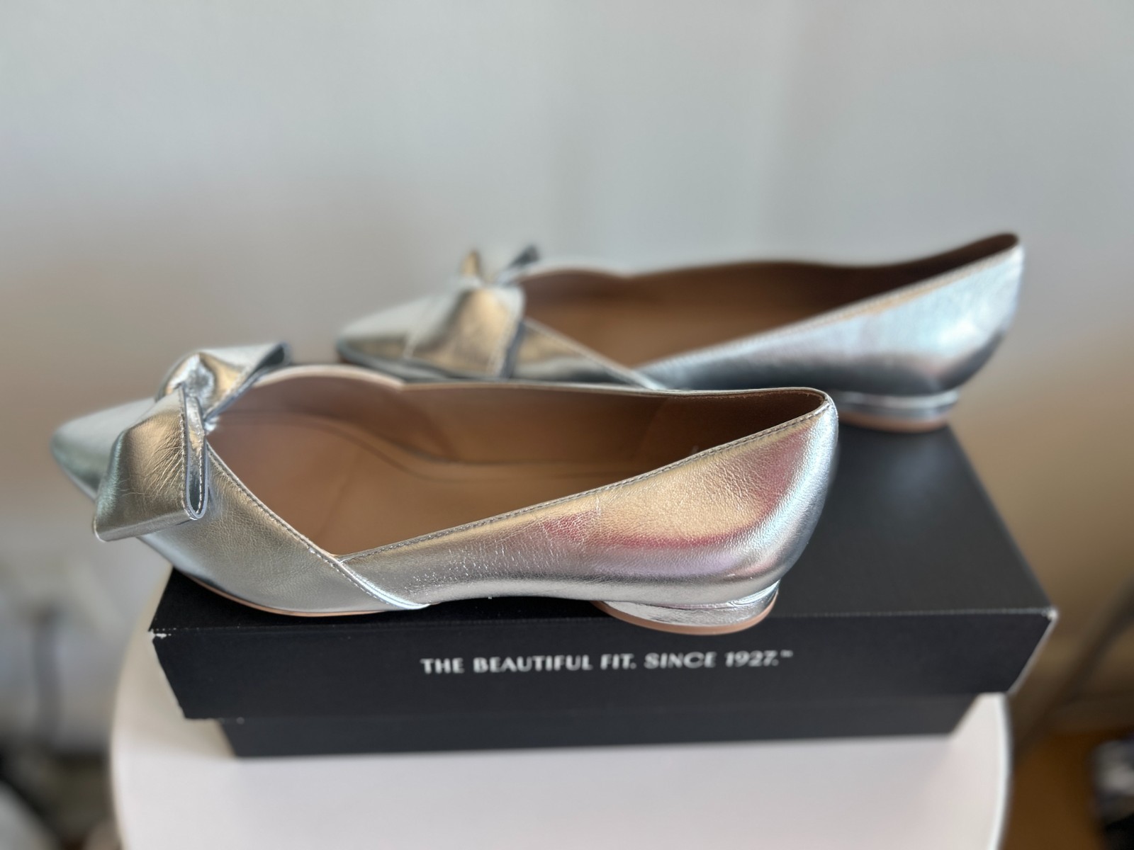 Naturalizer Women Silver Leather Havana Bow Flat Dress Shoes NEW Size 7.5 Wide