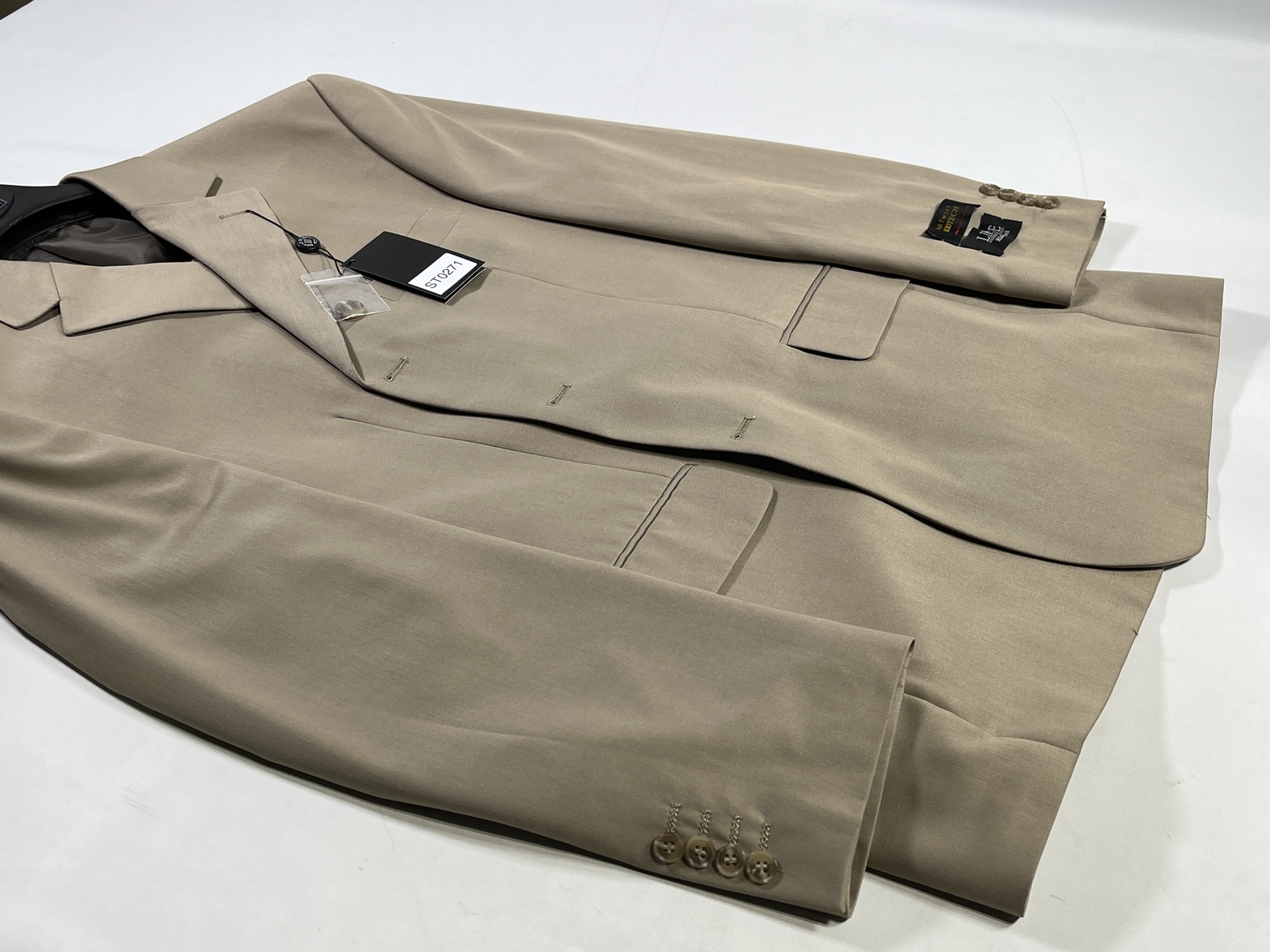 Mens Lineage Beige 3 Button Suit Size 42R 36W NEW