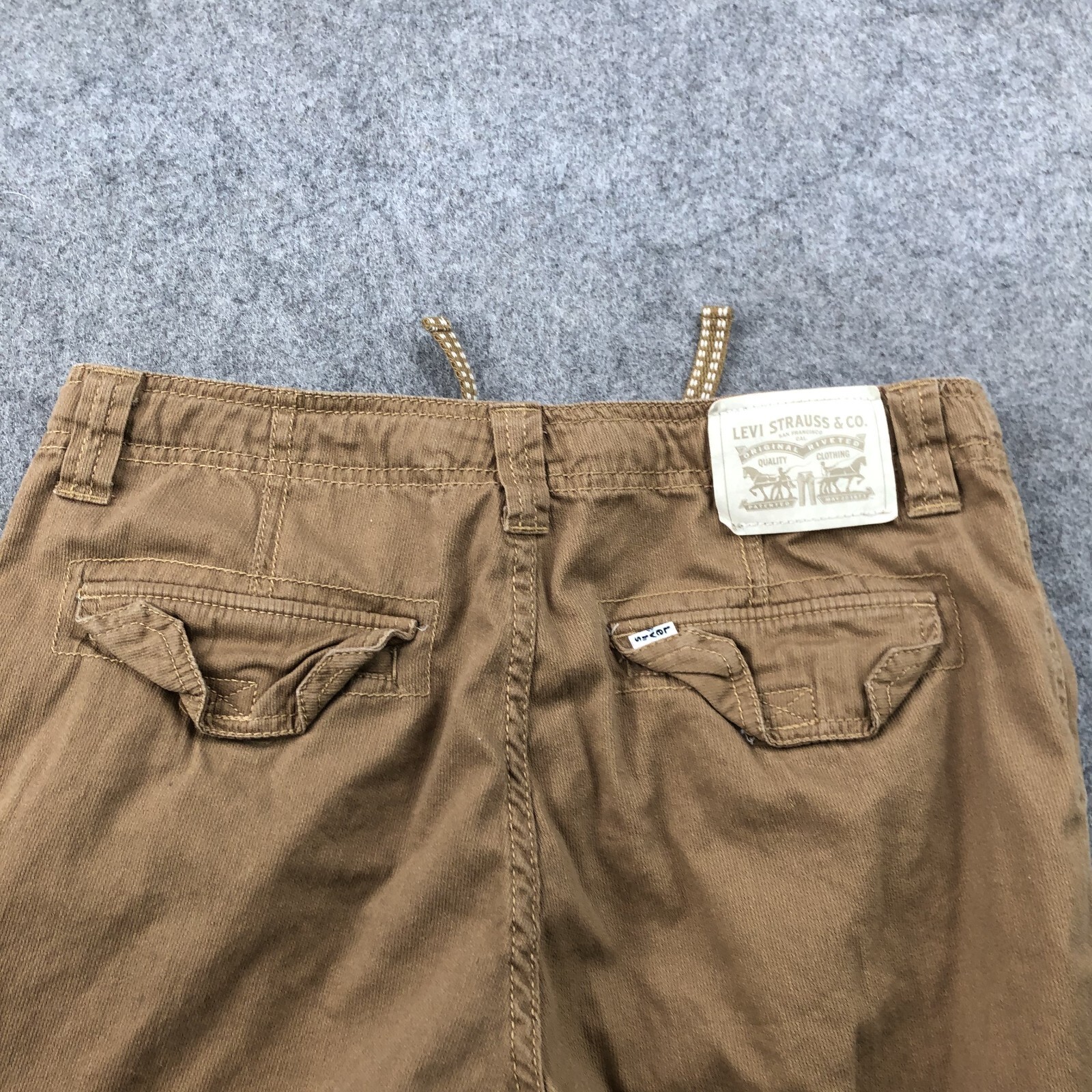 Levis Shorts Boys 18 Reg Beige Cargo Surplus Flat Front 13″ Inseam