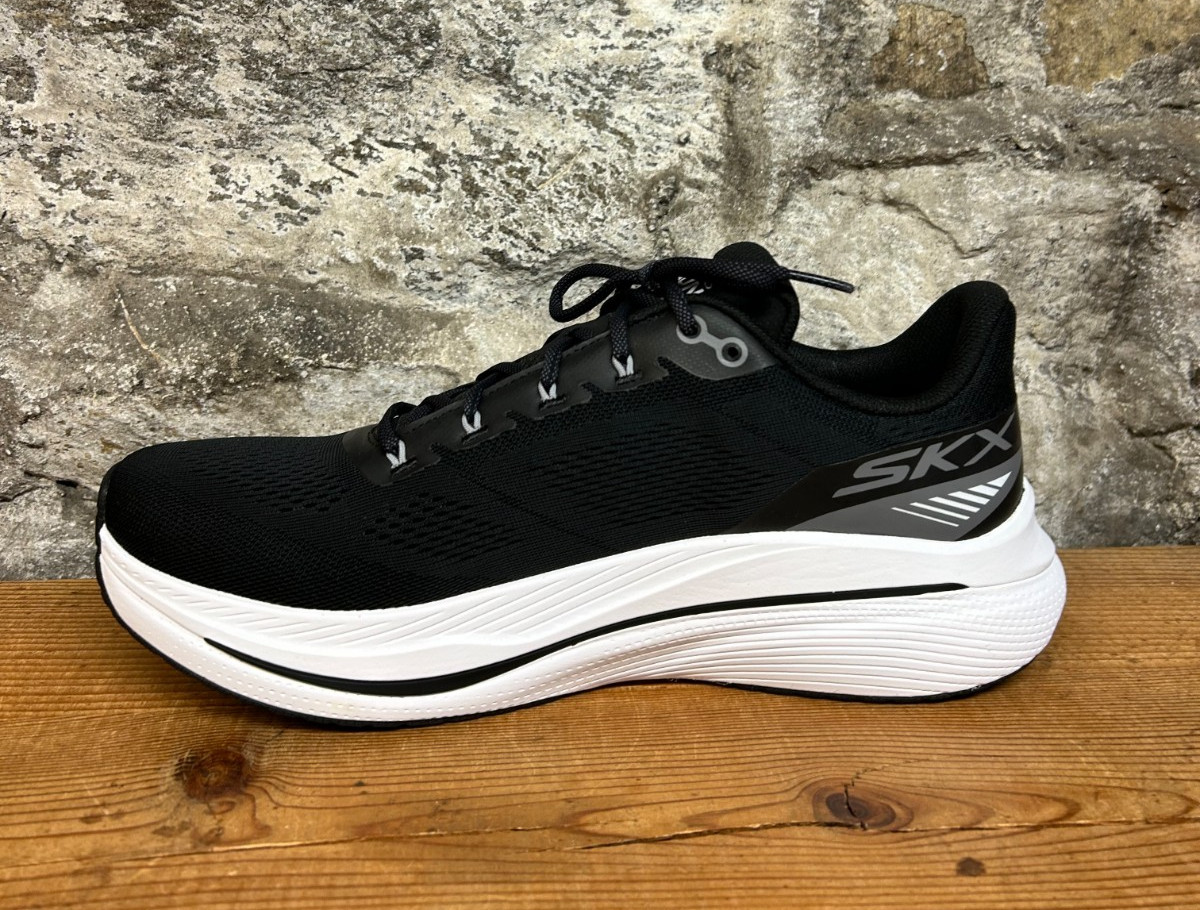 Skechers Max Cushioning Propulsion 220509 Black/White Running New In Box