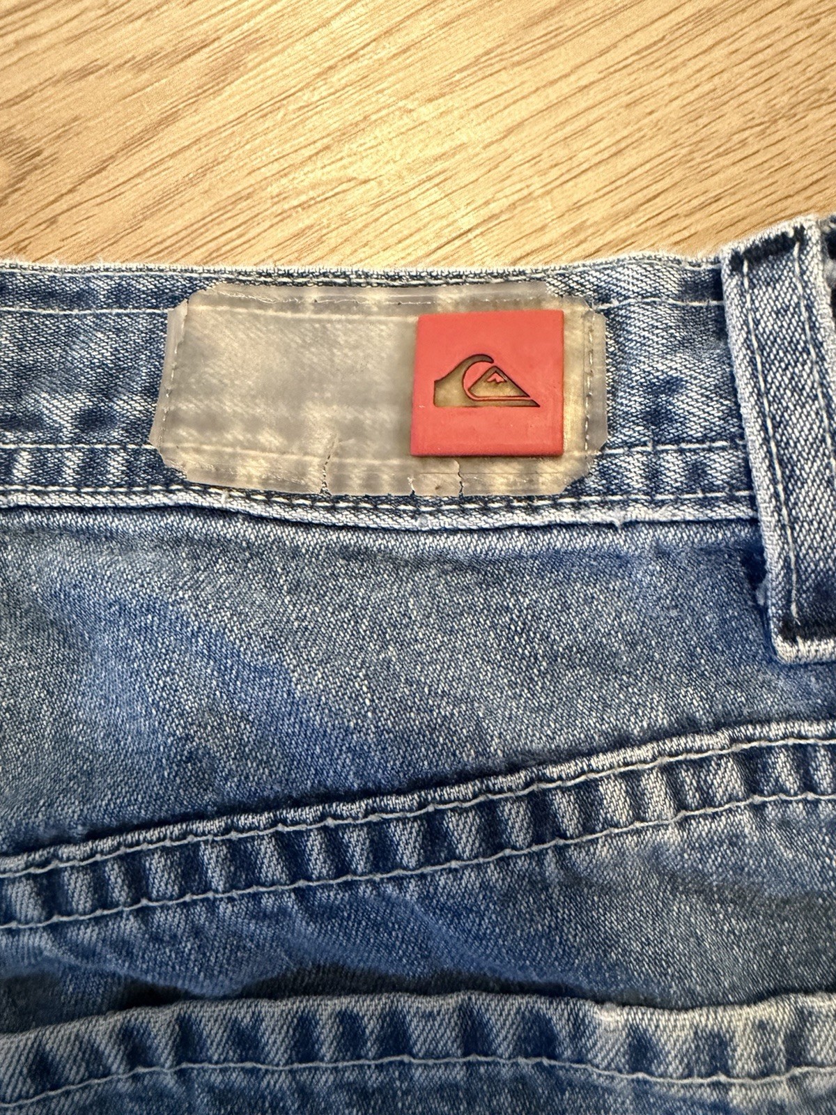 Quiksilver Men’s Blue Denim Relaxed Fit Jeans Medium Wash Cargo Pockets Logo