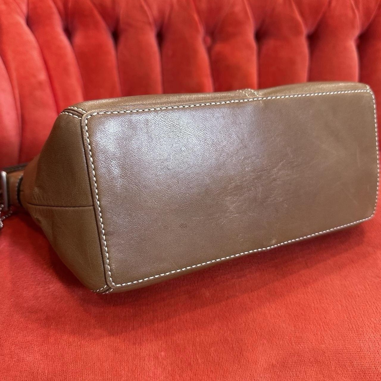 Vintage early 2000s Coach light tan brown leather w/ silver tone hardware 9564