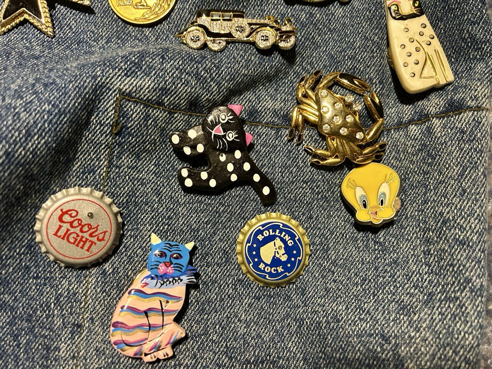 Vintage Kikit Denim Jacket Covered In 116 Vintage Pin & Brooch, See Pictures