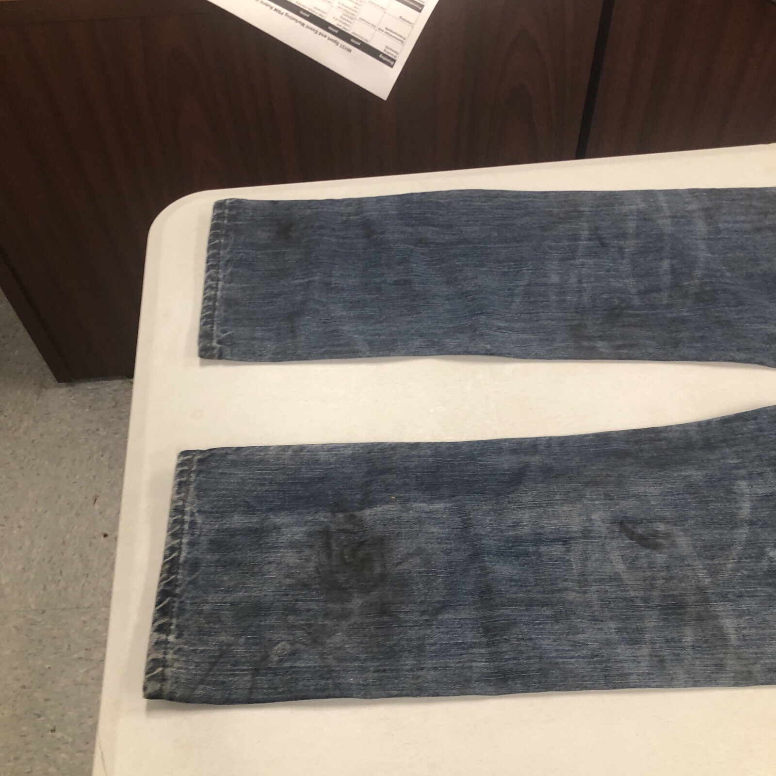 Levi 513 Men’s Slim Straight Fit, Dark Blue, 32×30 See Description Stained Thras