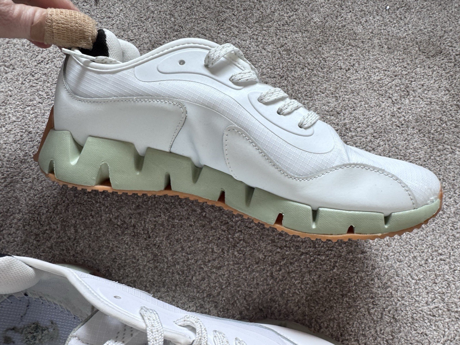 Reebok Men’s White/Green Lace Up Low Top Athletic Sneakers Pre-Owned