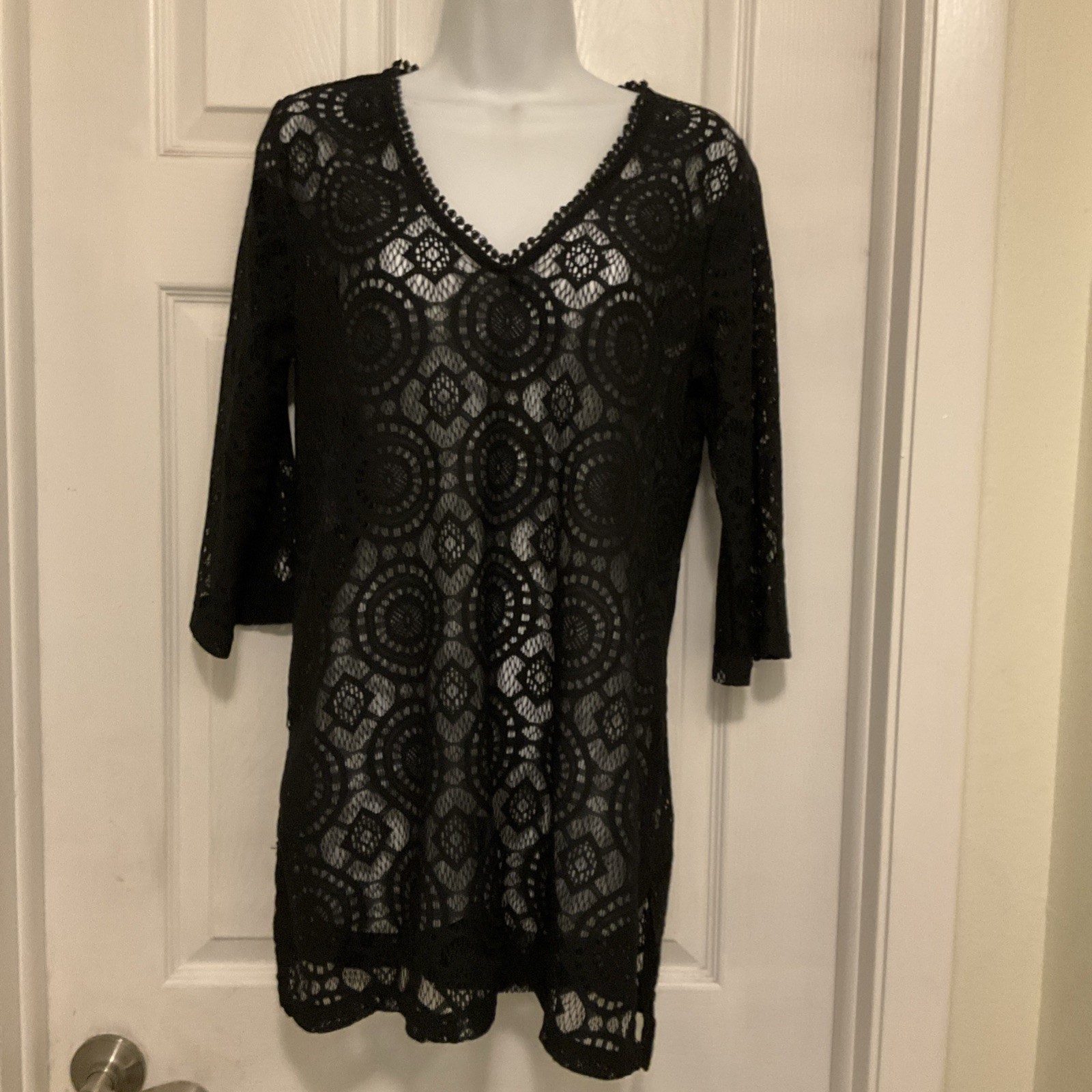 A.N.A. Women’s Size Medium Black Medallion Lace Crochet Beach Cover Up