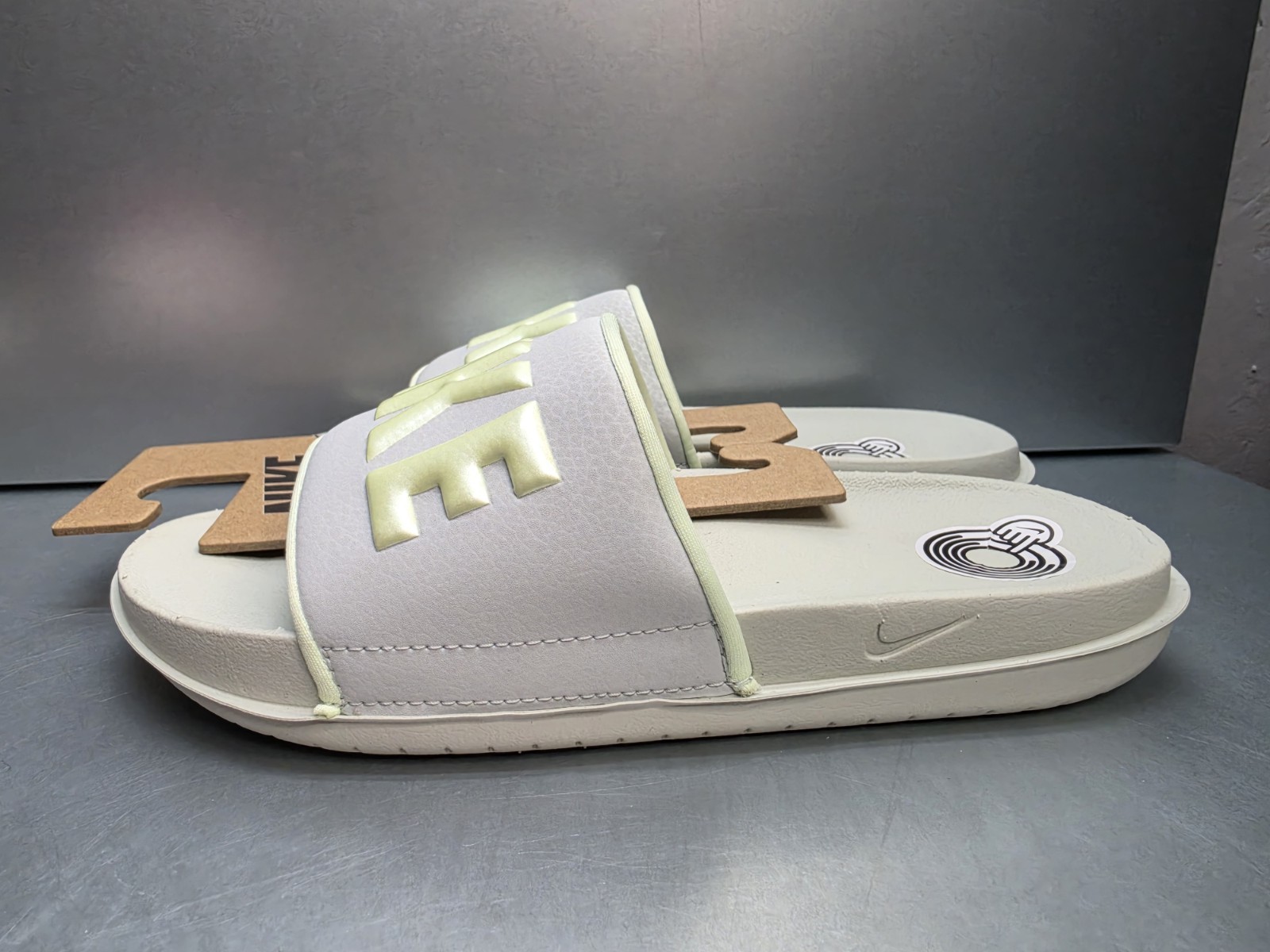 Nike Offcourt Slide Sandals Womens Size 7 Foam Cushioned Pale Green Slip On New