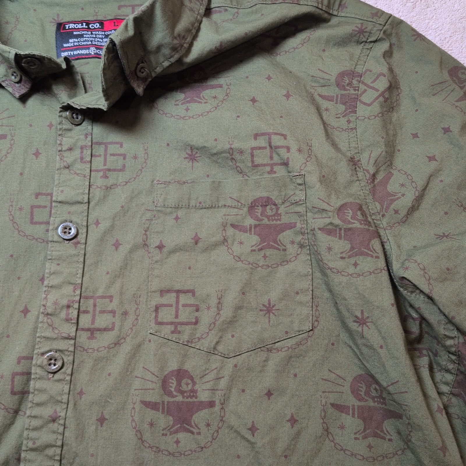 Troll Co Men Short Sleeve Button Down Shirt Sz L Green Skulls Anvil Chain Cotton