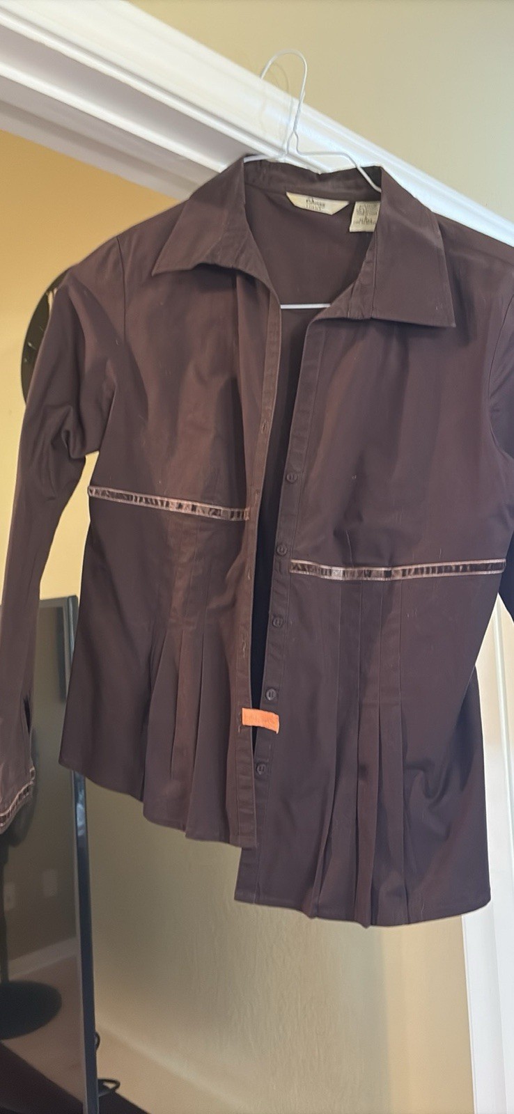 Women’s Brown M pleated Long Sleeve blouse.