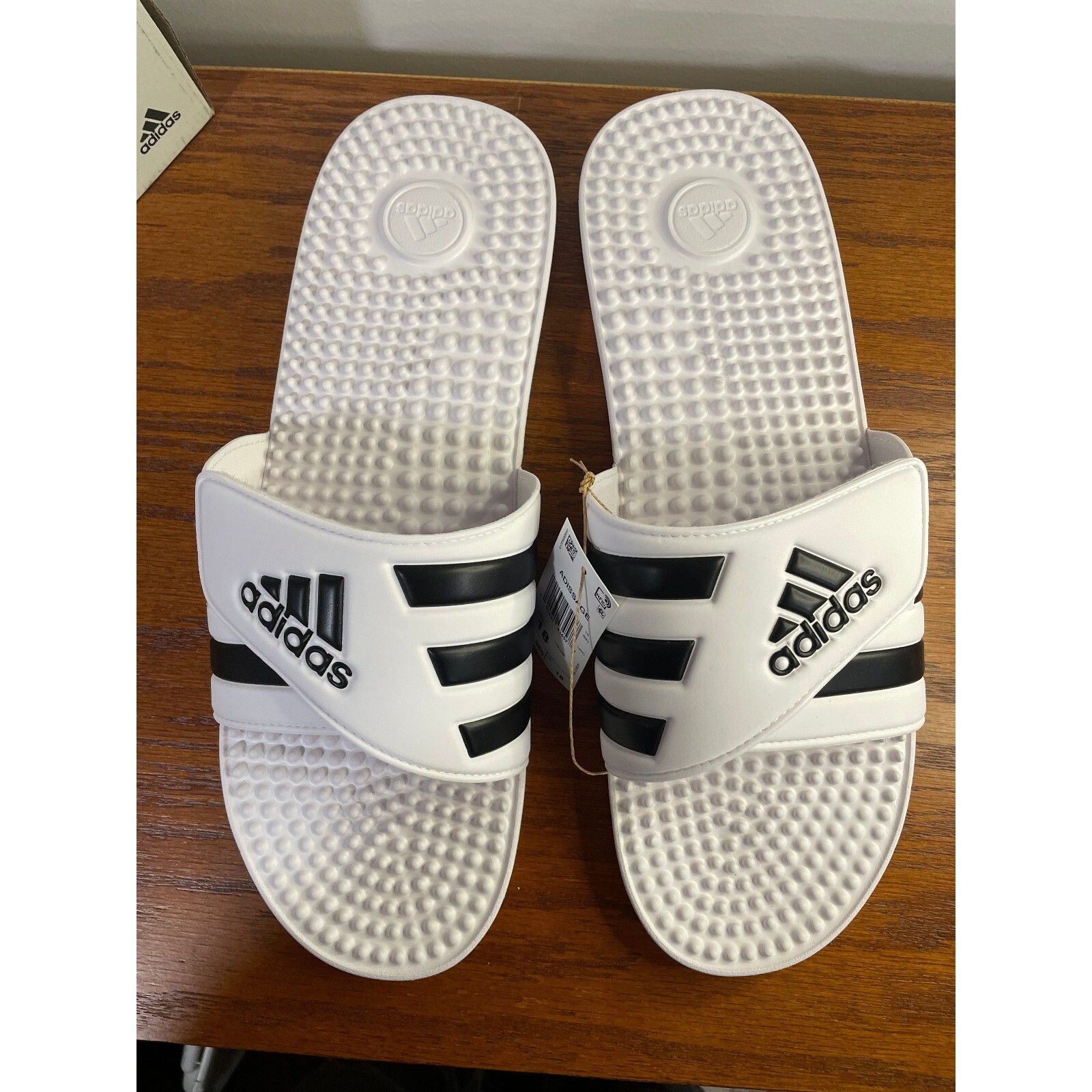 Mens 18 w/Box NEW Adidas Adissage Slides Sandal Massage Comfort White Black