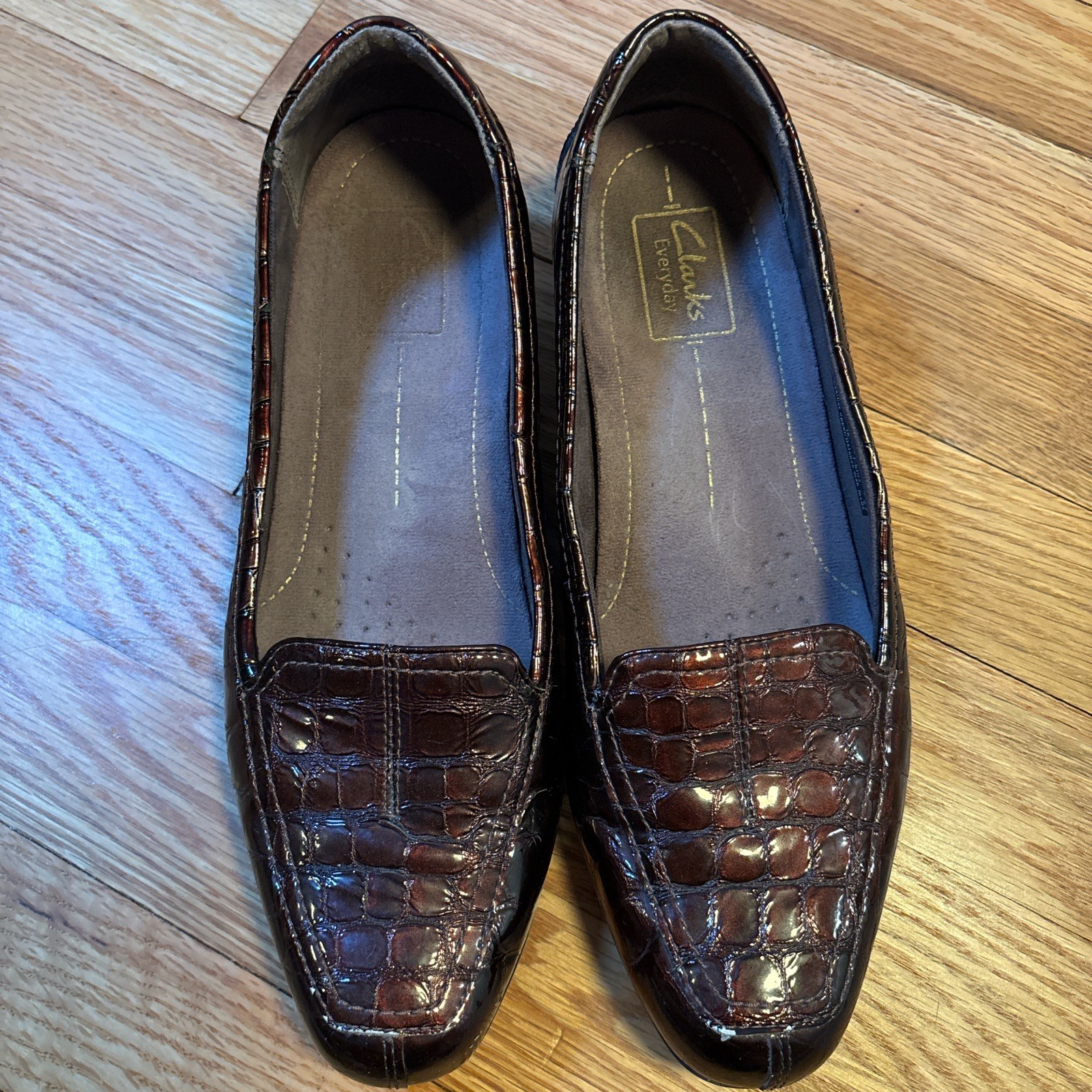 Clarks Everyday Timeless Croc Embossed Leather Loafers – Burgundy – 9M