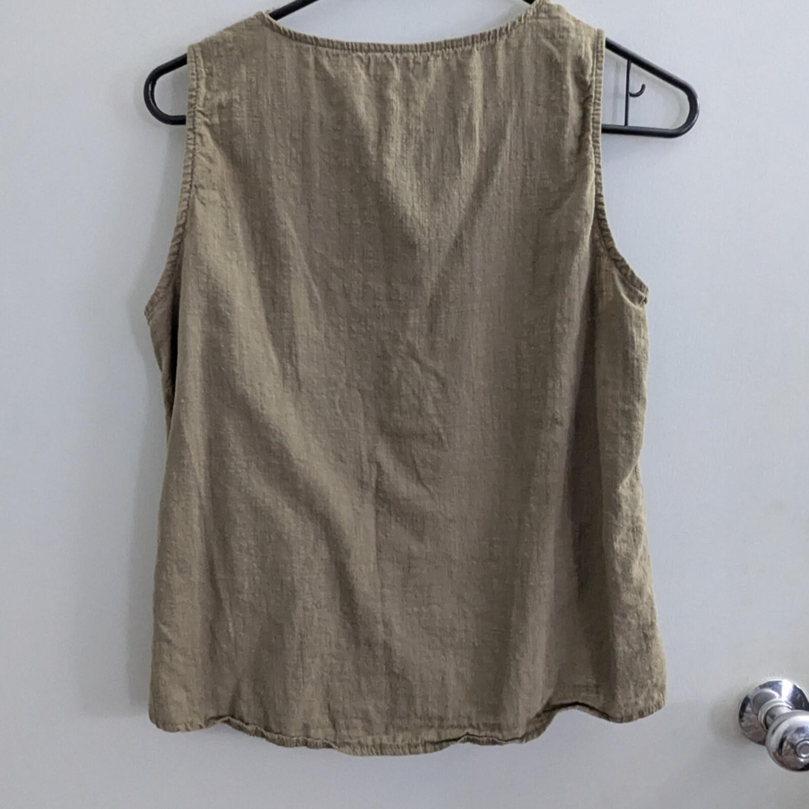 Olive Green Medium Sleeveless Button-Up Top EUC