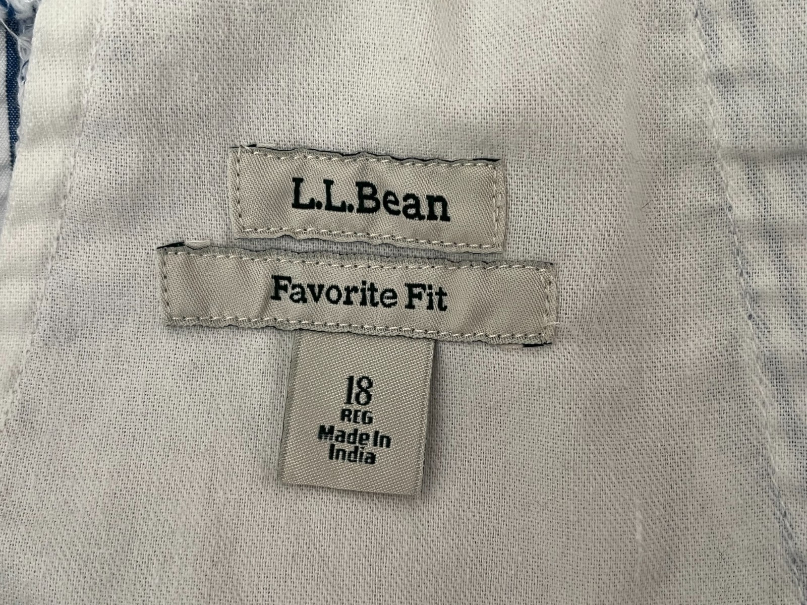 LL Bean Favorite Fit Blue White Striped Seersucker Short Women’s Size 18 Reg