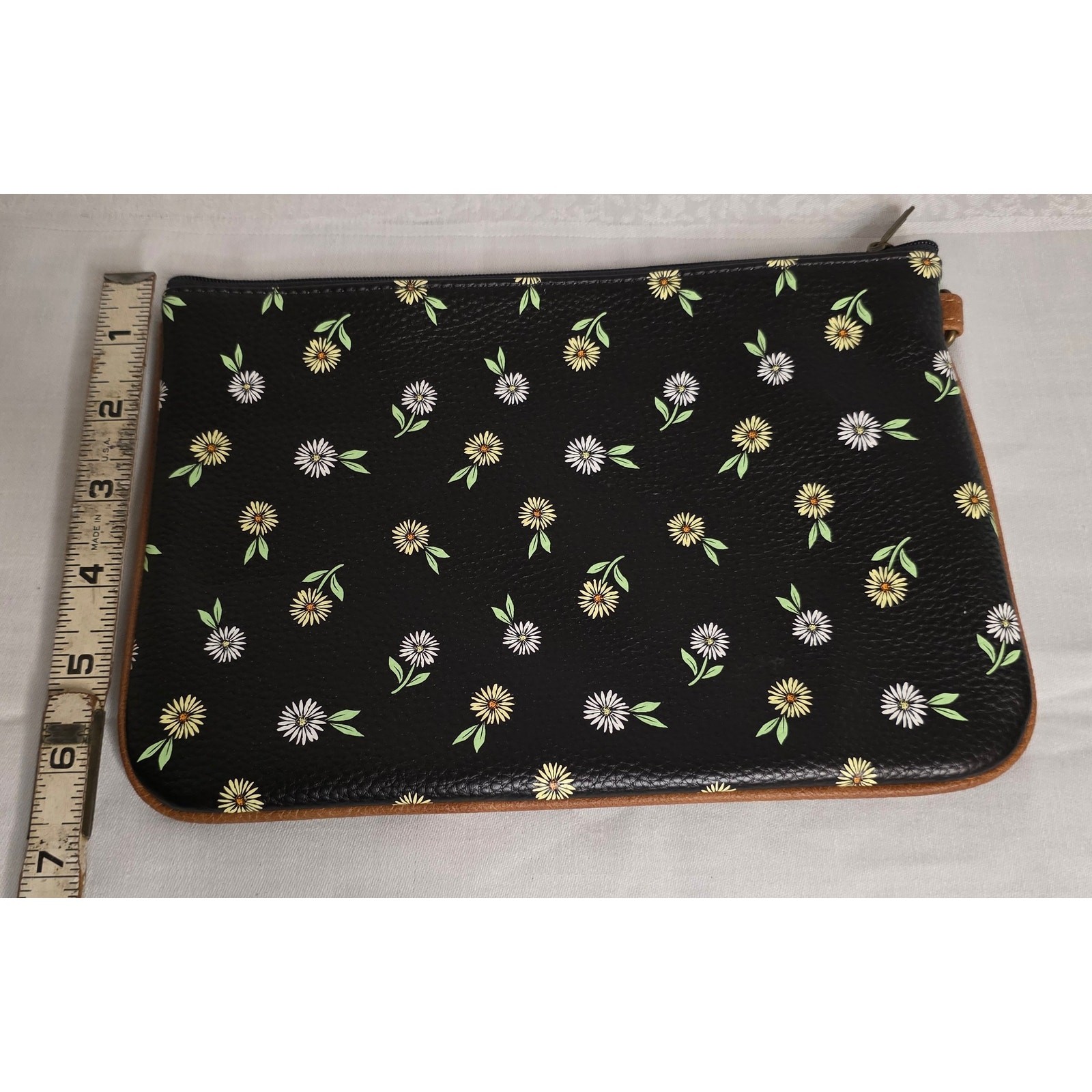 Thirty-One Pebbled & Floral Small Toiletry Bag. 100% Polyurethane 9.5″ x 6.5″