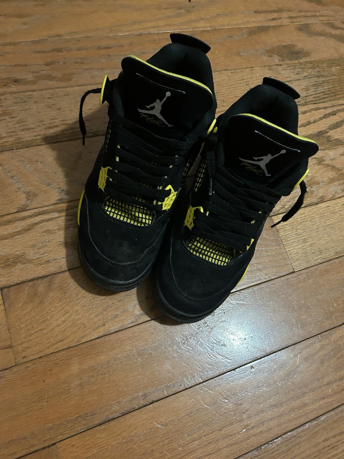 Size 9 – Jordan 4 Retro Mid Thunder