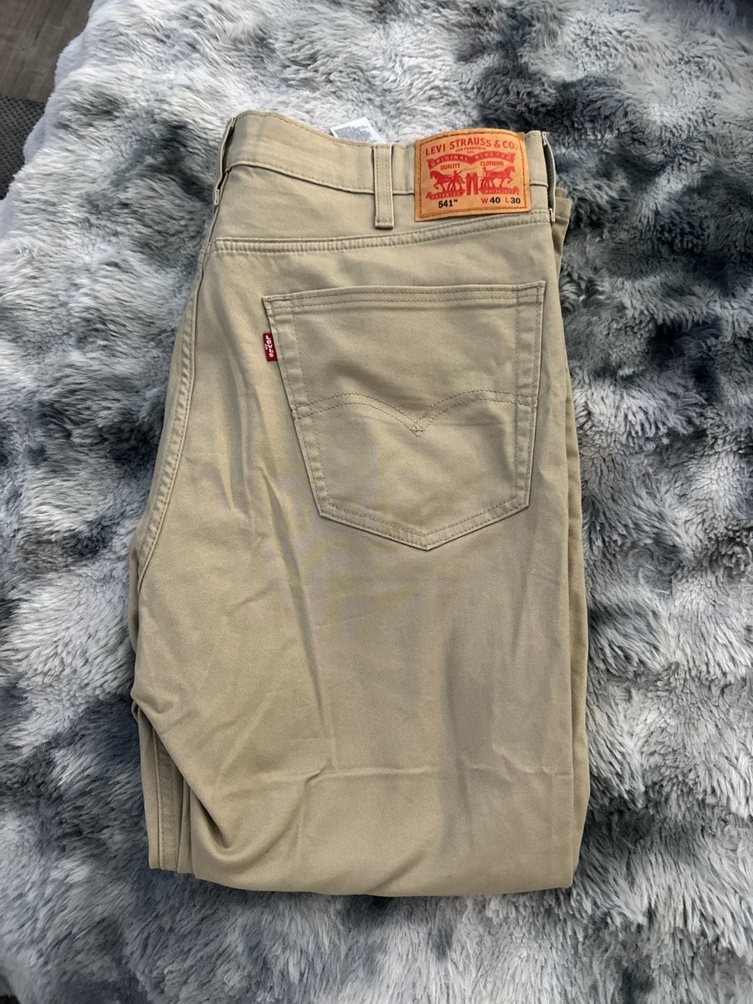 Levi’s 541 Athletic Taper Khaki Pants W40 L30