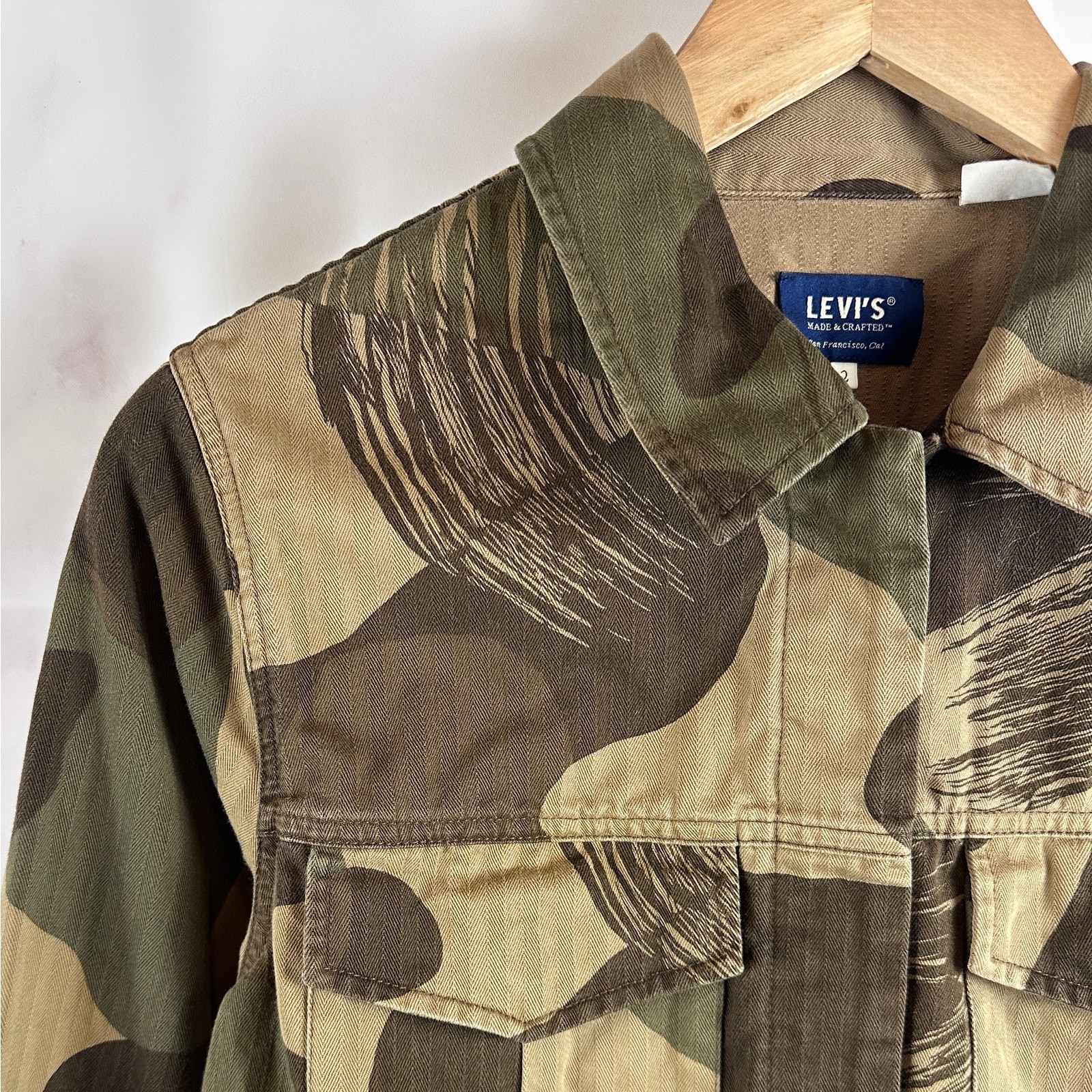 Levi’s Made & Crafted Trucker Jacket Camo Women’s Button Cropped Coat Size 2 M