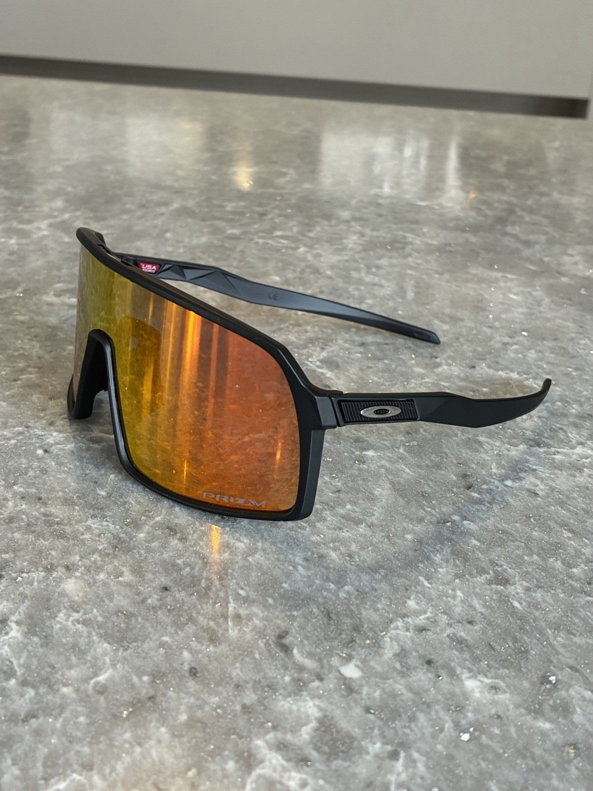 NEW OAKLEY OO9406 Sutro Rectangular Sunglasses Black frame – Orange Prizm lens