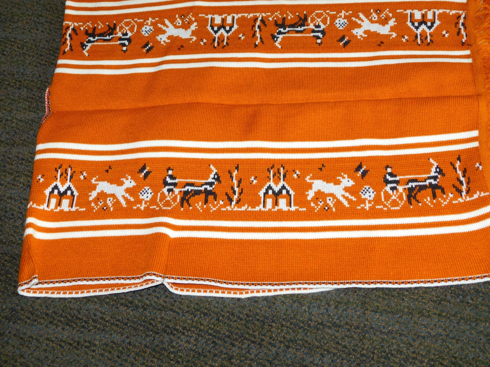 VINTAGE HORSE & BUGGY MID THIGH LENGTH OPEN FRONT PONCHO W/FRONT TIE