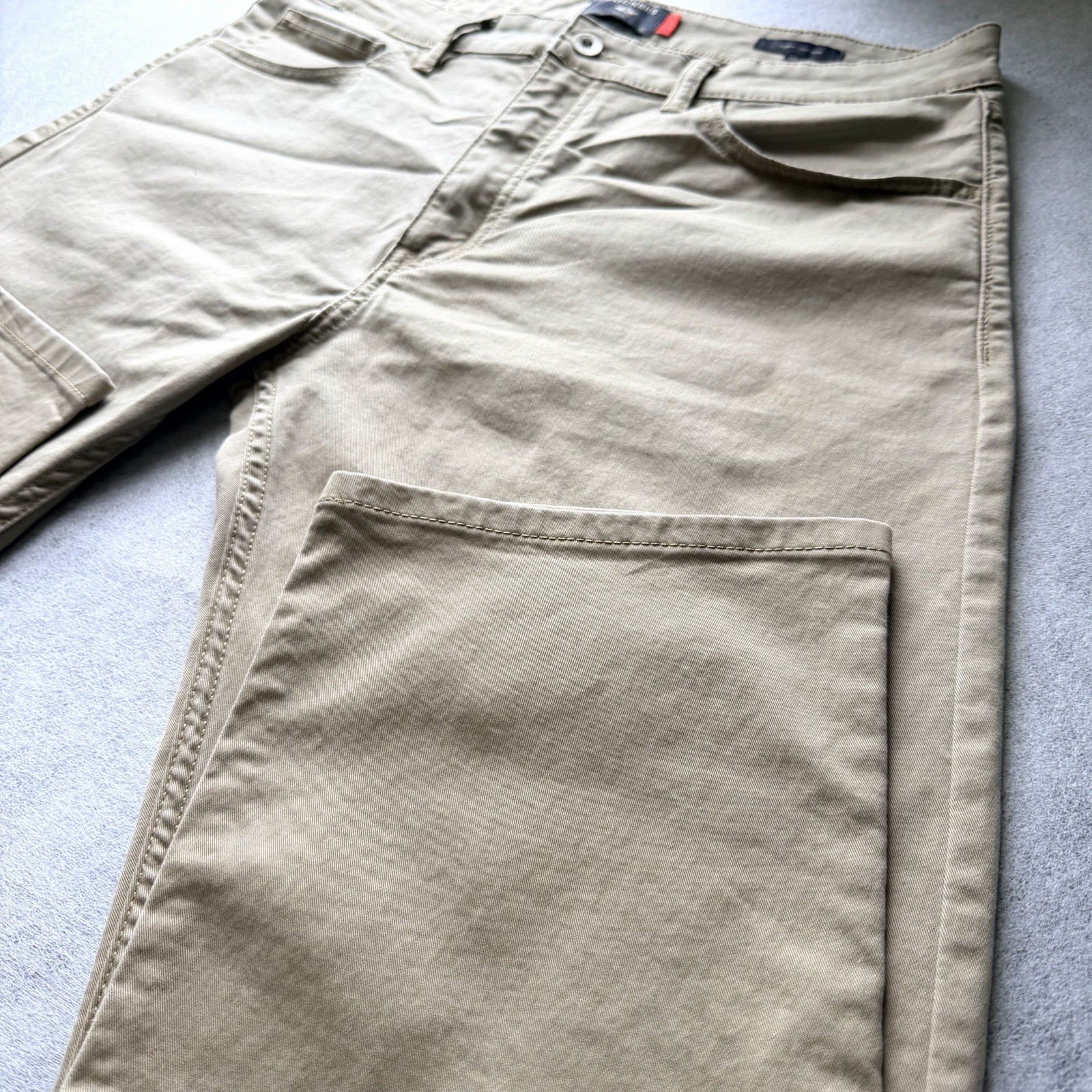 Dockers Alpha Khaki Men’s Slim Tapered Chino Pants Beige 32W-34L
