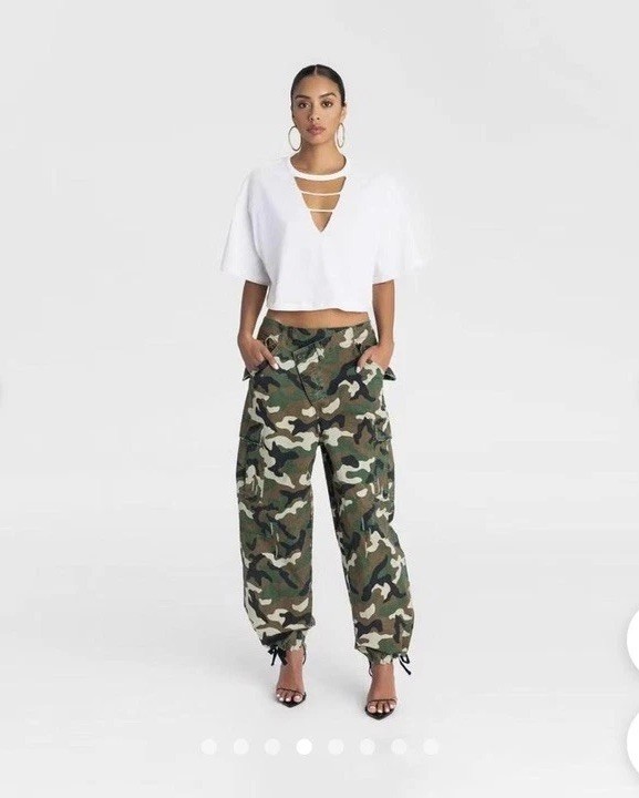 KBB by Kahlana The Cargo Mid Rise Straight Leg Classic Camo Pants – size M- NWT