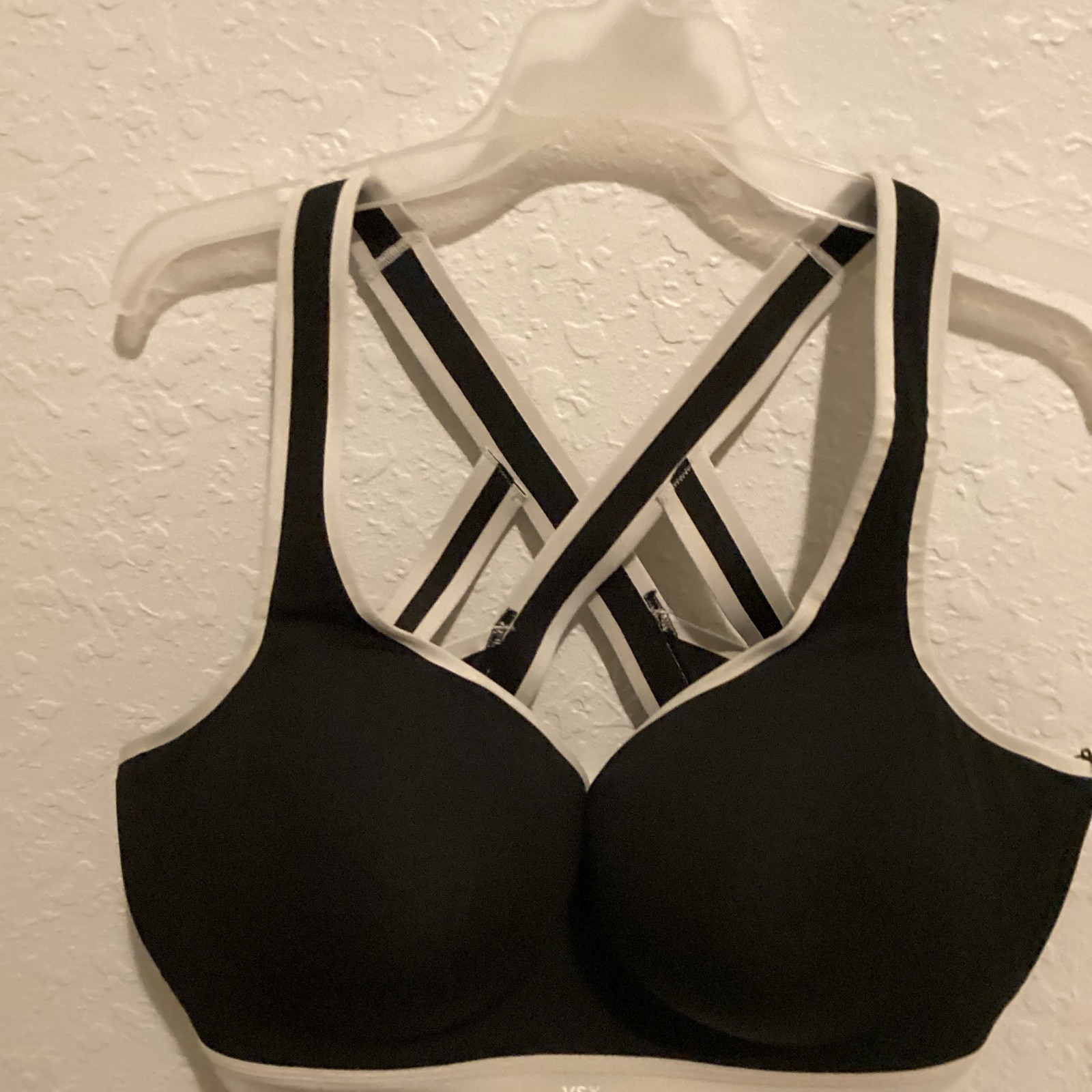 VS 36DD Black/White Solid Crossback Padded Sports Bra Hook & Eye Closure