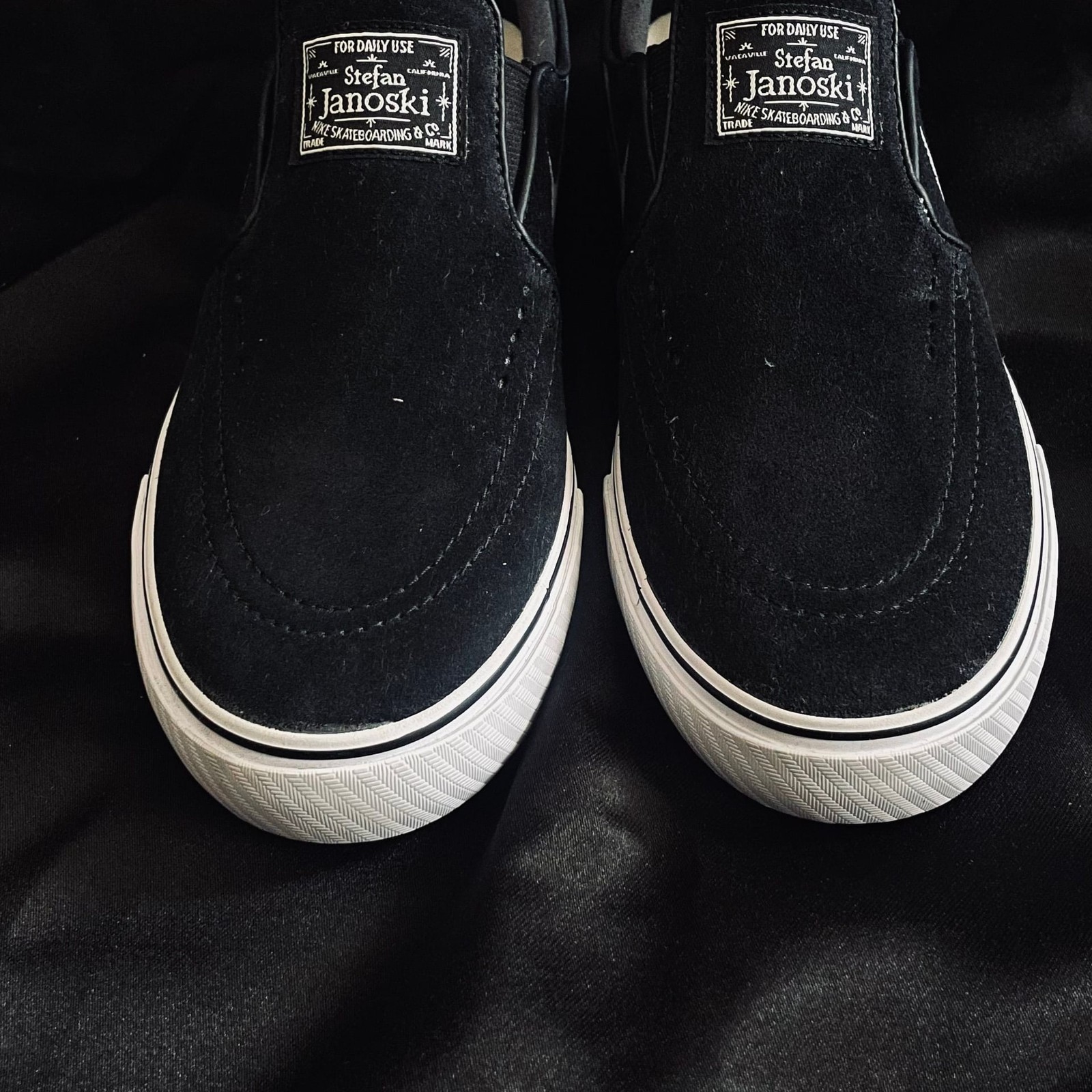 Mens 5.5 Nike SB Janoski+ Slip Skate Shoes Black White Suede