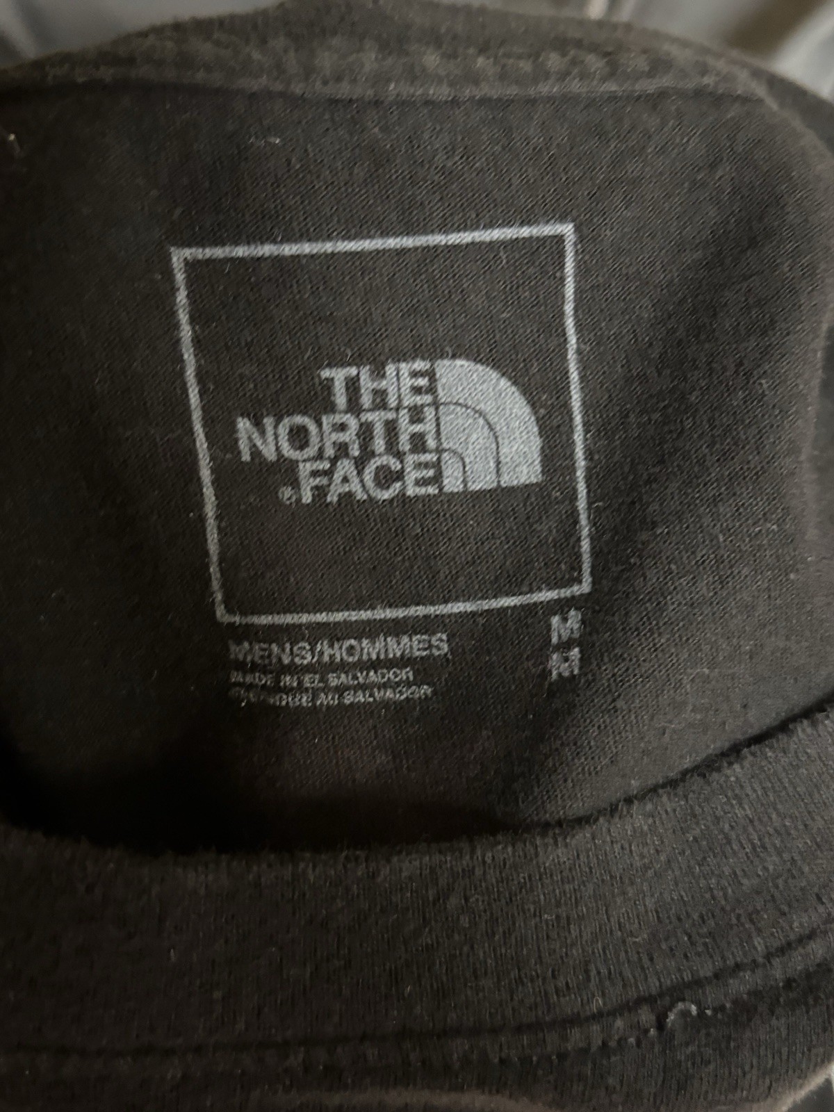 North Face Never Stop Exploring Black LOGO Circle Size Medium FLAW see Notes!