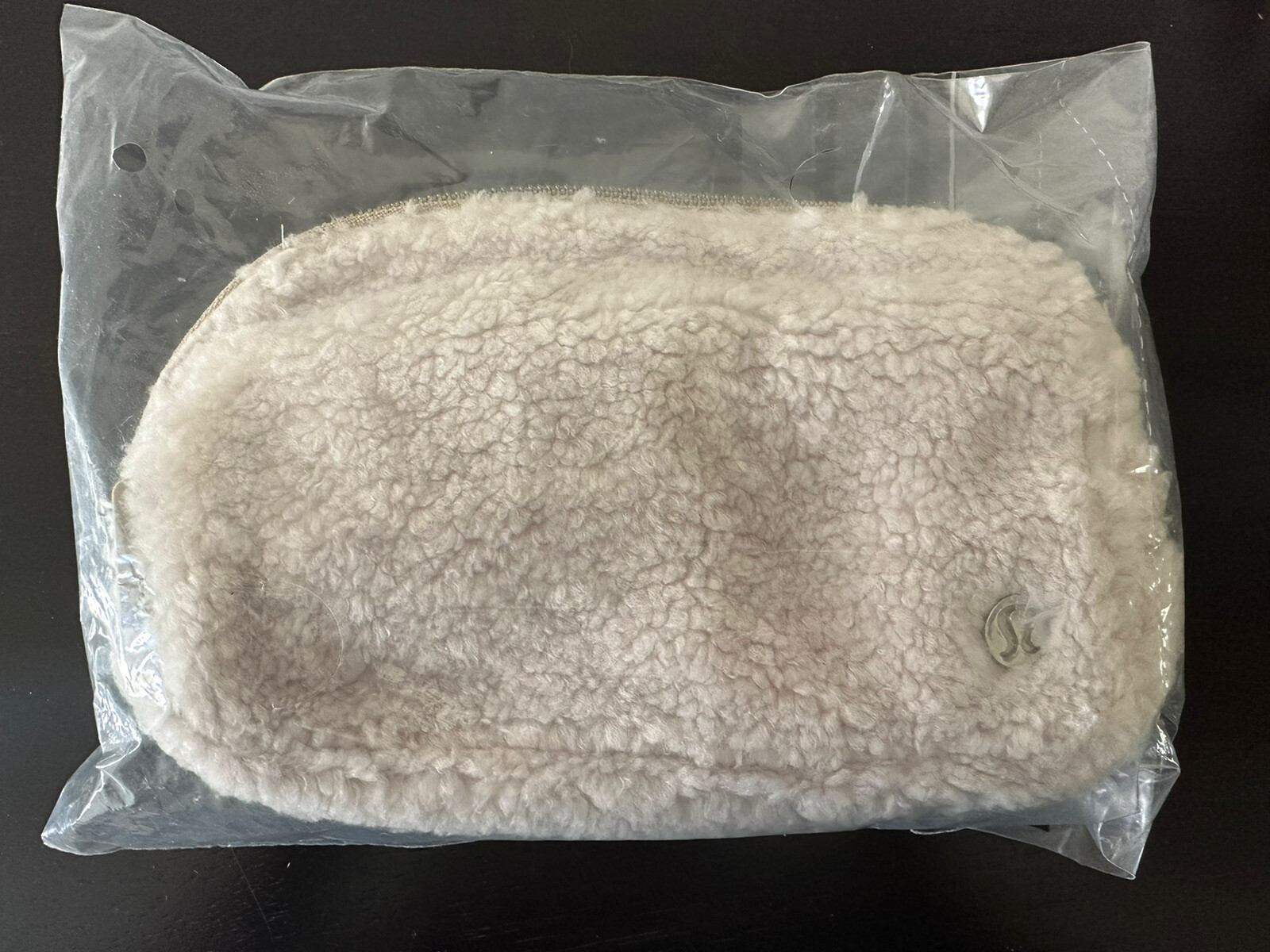 Sealed- Lululemon Everywhere Fleece Belt Bag Natural Light Ivory Trench Fur