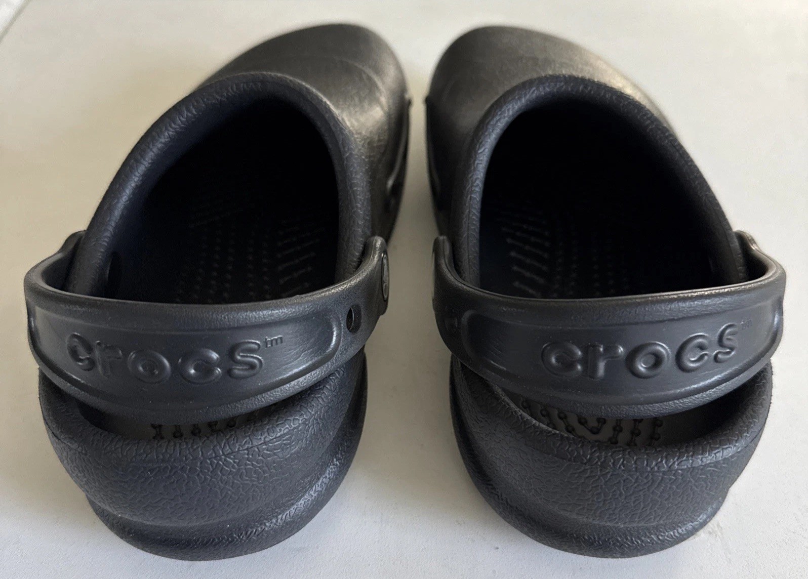 EUC Crocs Bistro Clogs Work Shoe Non Slip Comfort W 6 M 4 Black Enclosed Toe