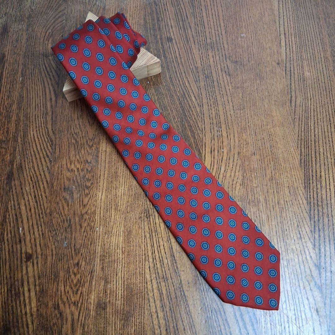 Robert Talbott Silk Tie Red Medallion Foulard Hand Sewn England USA 3.25 in Wide