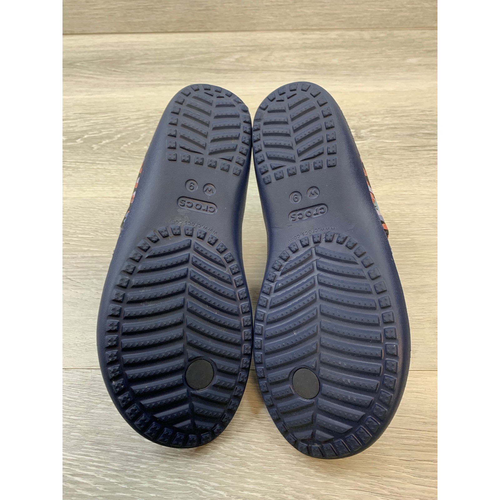 Crocs Kadee II Women’s Sandals Flip Flops Navy Blue Polka Dot Straps 9 Shoes