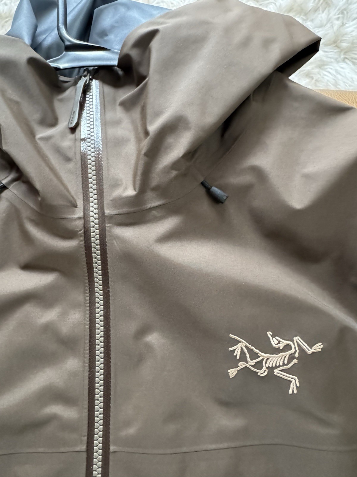 Arc’teryx Men’s Brown Hooded Full Zip Jacket Logo Regular Fit Size L