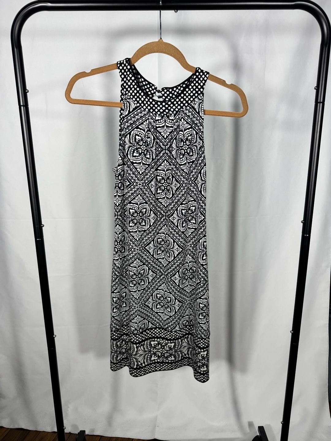 White House Black Market Sleeveless Geometric Print Shift Dress