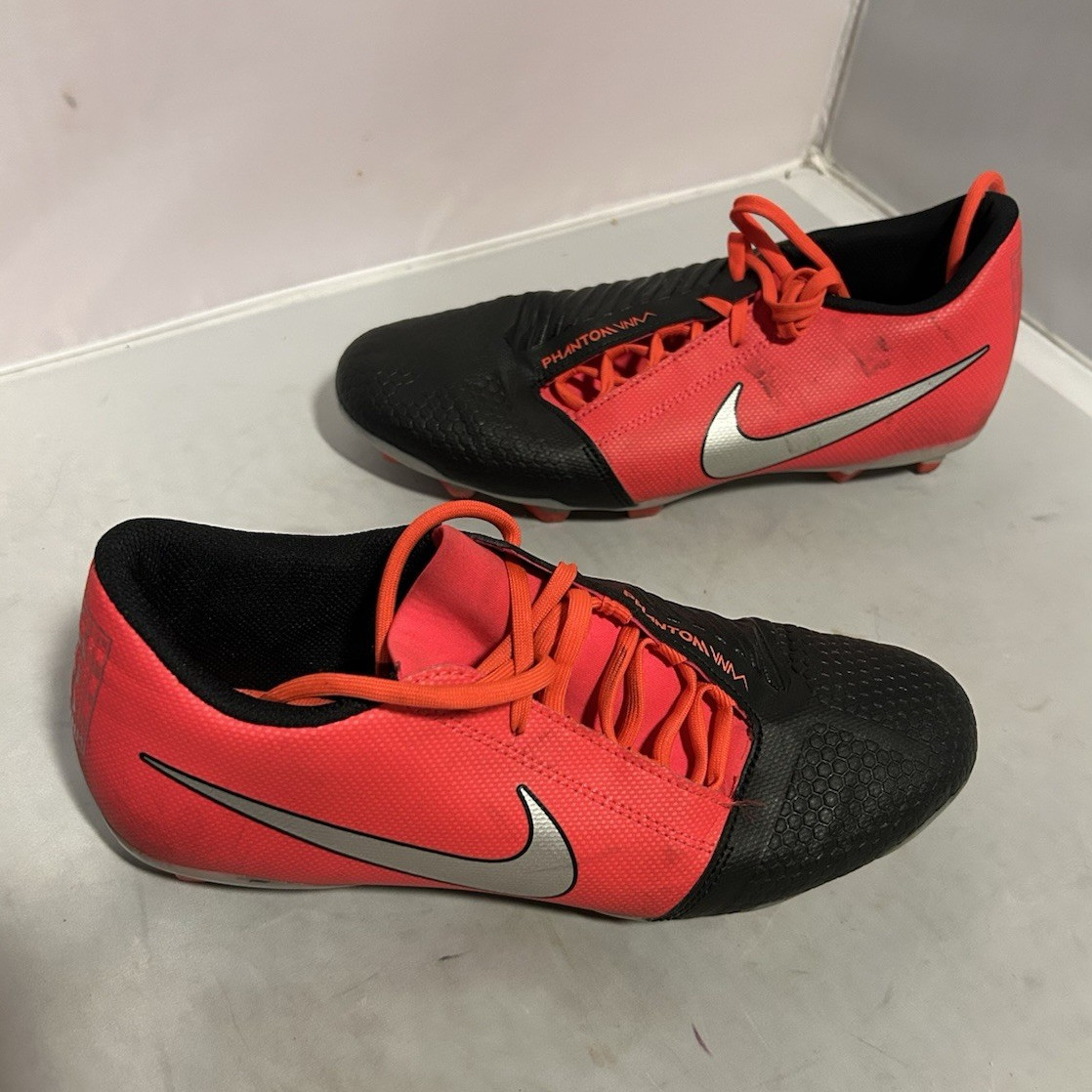 Nike Phantom VNM Unisex men’s Soccer Cleats Red Lace-Up Shoes US Size 8